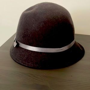 Women’s grey vintage style hat rabbit hair and polyester not certain of age